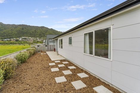 Photo of property in 3 Tapuhikura Street, Waikanae, 5036