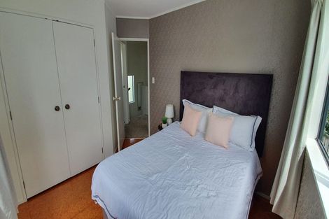 Photo of property in 2/22 Lambrown Drive, Totara Vale, Auckland, 0629