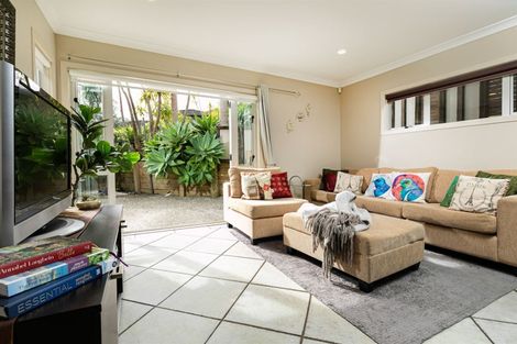 Photo of property in 28 Admirals Court Drive, Greenhithe, Auckland, 0632