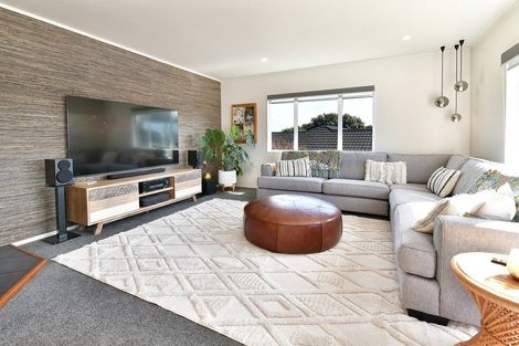 Photo of property in 28 Alec Craig Way, Gulf Harbour, Whangaparaoa, 0930