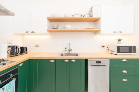 Photo of property in 10 Burnell Avenue, Thorndon, Wellington, 6011