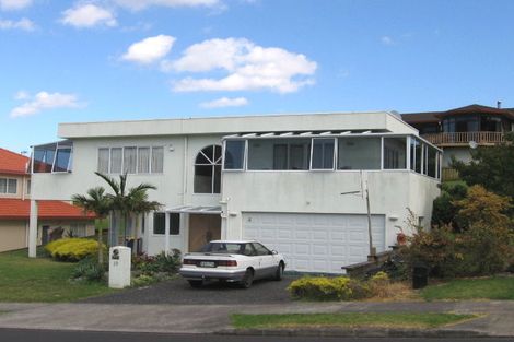 Photo of property in 10 Belleaire Court, West Harbour, Auckland, 0618