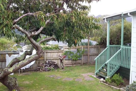 Photo of property in 4 Clarkes Crescent, Paekakariki, 5034