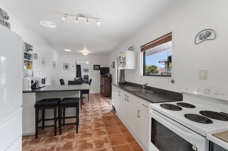 Photo of property in 33 Rutherford Drive, Waikanae Beach, Waikanae, 5036