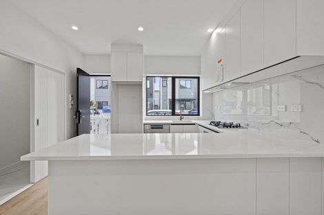 Photo of property in 32 Whare Kauri Road, Papakura, 2110