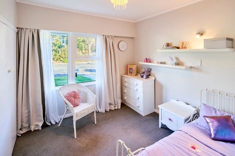 Photo of property in 1 Ecclesfield Grove, Silverstream, Upper Hutt, 5019