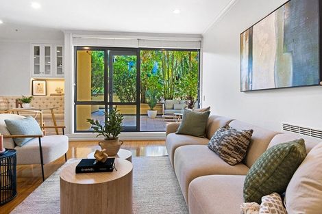 Photo of property in 1p/7-11 Bute Road, Browns Bay, Auckland, 0630