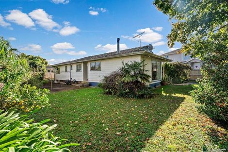 Photo of property in 77 Cascades Road, Pakuranga Heights, Auckland, 2010