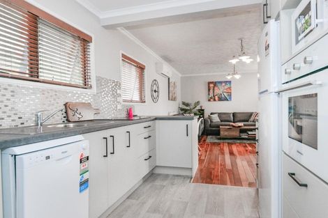 Photo of property in 2/409-411 Lyndon Road East, Hastings, 4122