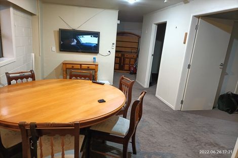 Photo of property in 1/3 Sunset Road, Totara Vale, Auckland, 0632