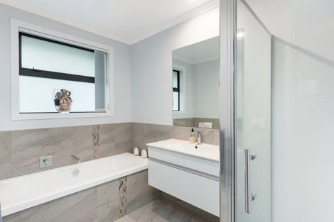 Photo of property in 19 Ballintoy Park Drive, Welcome Bay, Tauranga, 3175