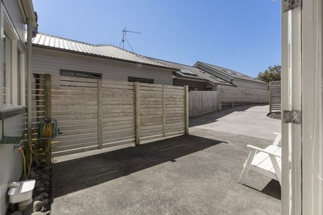 Photo of property in 160 Molesworth Street, New Plymouth, 4312