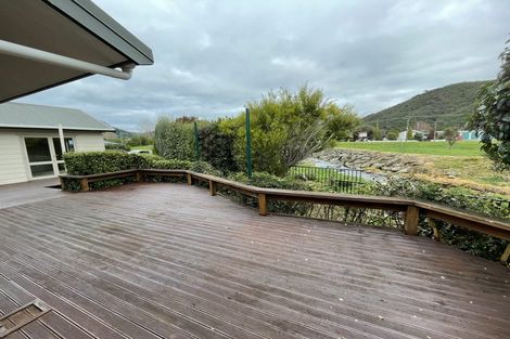 Photo of property in 21 Captains Close, Waikawa, Picton, 7220