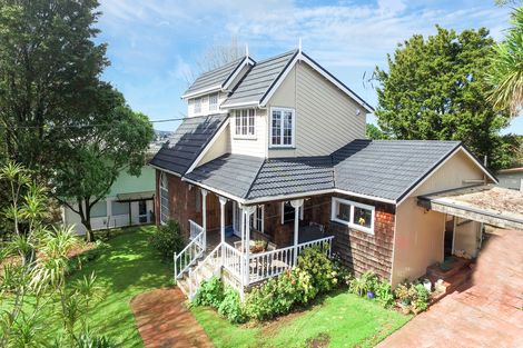 Photo of property in 52 Golf Road, New Lynn, Auckland, 0600