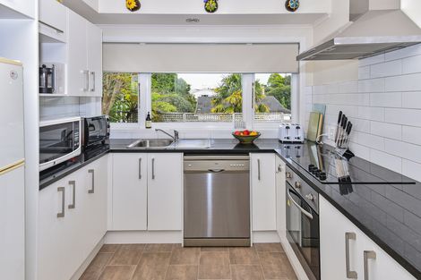 Photo of property in 5a Scotts Road, Manurewa East, Auckland, 2102