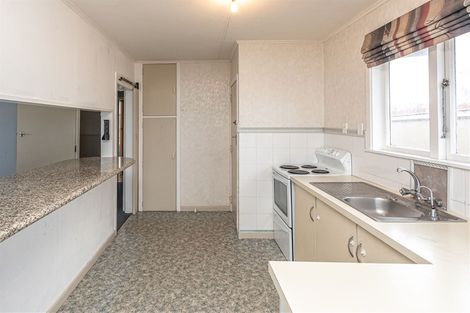 Photo of property in 10 Mosston Road, Castlecliff, Whanganui, 4501