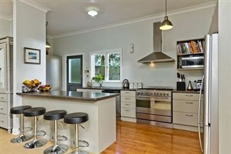 Photo of property in 13 Eastvale Close, Greenhithe, Auckland, 0632