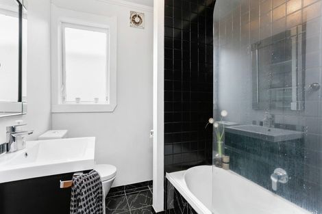 Photo of property in 4 Bowers Road, Glen Eden, Auckland, 0602