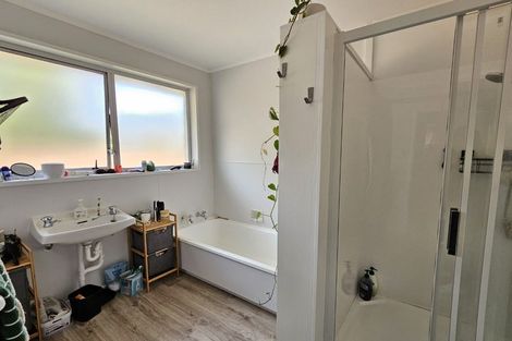 Photo of property in 42 Churton Drive, Churton Park, Wellington, 6037