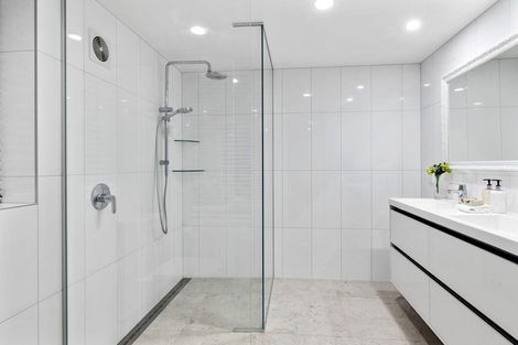 Photo of property in 1/31 Craig Road, Milford, Auckland, 0620