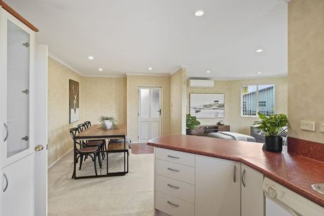 Photo of property in 1 Kirk Close, Rototuna, Hamilton, 3210