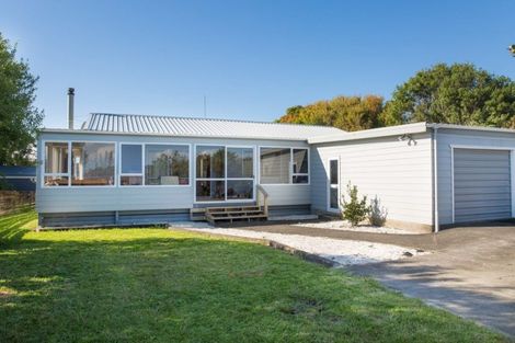 Photo of property in 11 Clarks Beach Road, Clarks Beach, 2122