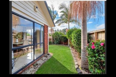 Photo of property in 30 Zefiro Drive, Massey, Auckland, 0614