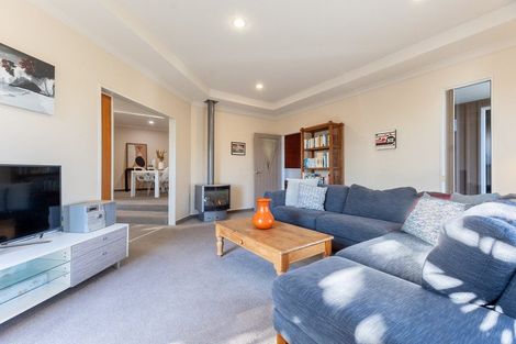 Photo of property in 43 Quadrant Heights, Paraparaumu, 5032