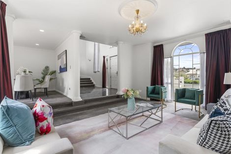 Photo of property in 9 Nathan Close, Somerville, Auckland, 2014