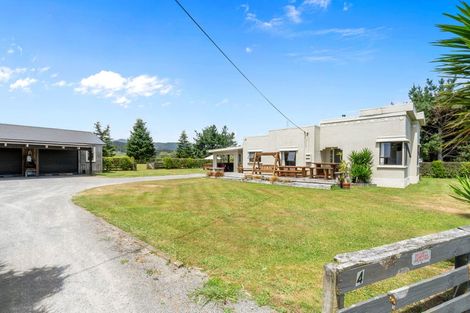 Photo of property in 4 Bishops Road, Ohau, Levin, 5570