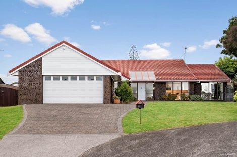 Photo of property in 8 Citation Way, Botany Downs, Auckland, 2010