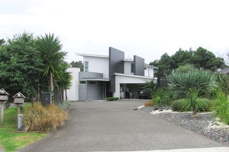 Photo of property in 9 Monkton Close, Greenhithe, Auckland, 0632