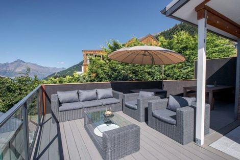 Photo of property in 136 Wynyard Crescent, Fernhill, Queenstown, 9300