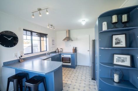 Photo of property in 8 Logan Place, Kelvin Grove, Palmerston North, 4414