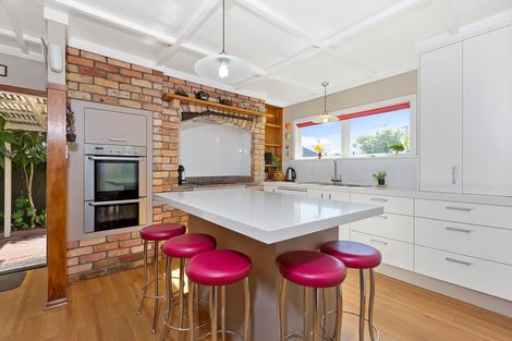 Photo of property in 52 Golf Road, New Lynn, Auckland, 0600