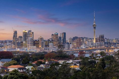 Photo of property in 25 Pupuke Road, Birkenhead, Auckland, 0627