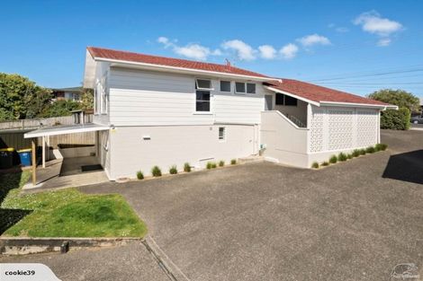 Photo of property in 1/90 Pupuke Road, Hillcrest, Auckland, 0627
