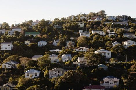 Photo of property in 105 Tiketike Way, Brooklyn, Wellington, 6021