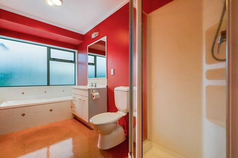 Photo of property in 24 Caulfield Place, Pukehangi, Rotorua, 3015