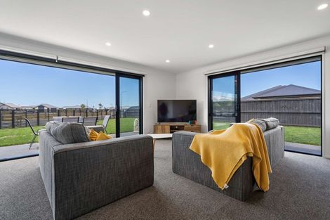 Photo of property in 32 Tara Crescent, Woodend, 7610