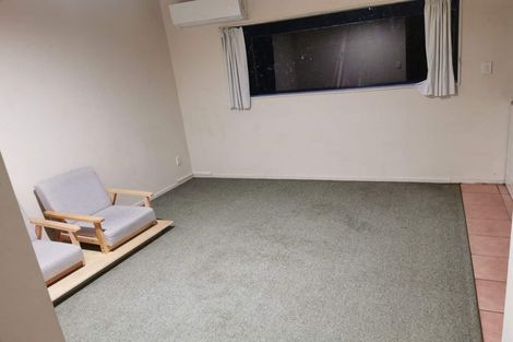 Photo of property in 1/66 Pupuke Road, Hillcrest, Auckland, 0627