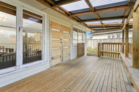 Photo of property in 10 Serjeant Street, Henderson, Auckland, 0612