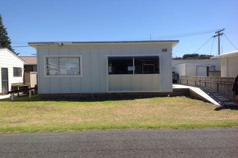 Photo of property in 73 Sixth Avenue, Urenui, 4377