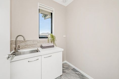 Photo of property in 17 Exeter Lane, Rolleston, 7614