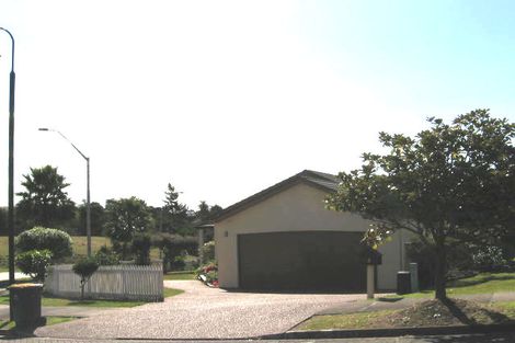 Photo of property in 2 Mandeville Place, Unsworth Heights, Auckland, 0632