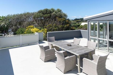 Photo of property in 18 Marram Way, Peka Peka, Waikanae, 5391
