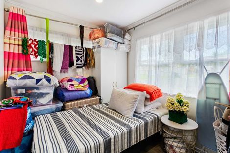 Photo of property in 5 Thomas Rea Place, Te Atatu South, Auckland, 0610