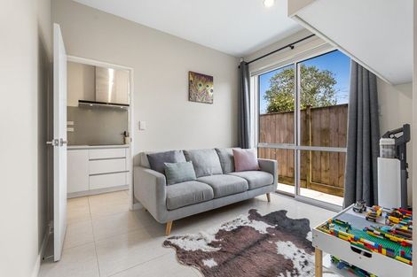 Photo of property in 18 Kahika Grove, Huapai, Kumeu, 0810
