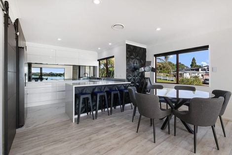 Photo of property in 12 Channel View Road, Clarks Beach, Pukekohe, 2679