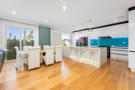 Photo of property in 25 Pupuke Road, Birkenhead, Auckland, 0627